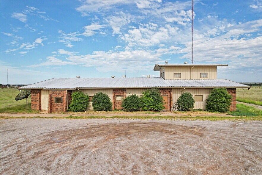 Primary Photo Of 1515 N Broadway, Hobart Industrial For Sale