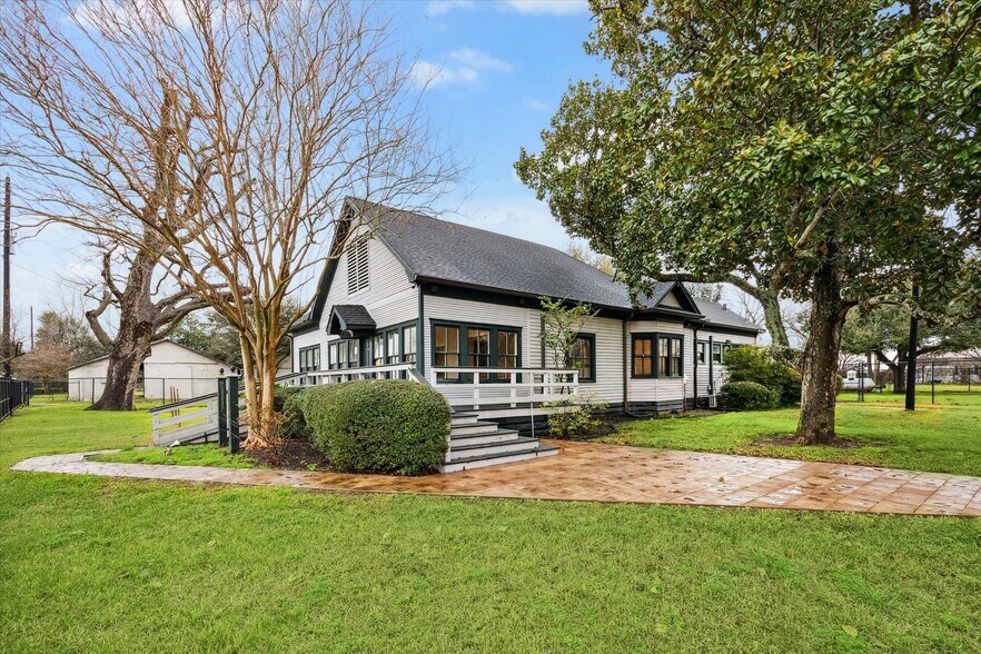 More Photos Of 35119 FM 1093, Simonton Office For Sale