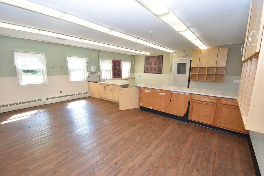 More Photos Of 194 House St, Glastonbury Daycare Center For Sale