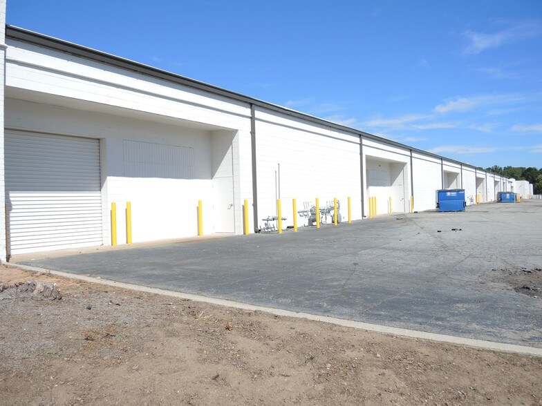 More Photos Of 3039 Amwiler Rd, Peachtree Corners Light Distribution For Lease