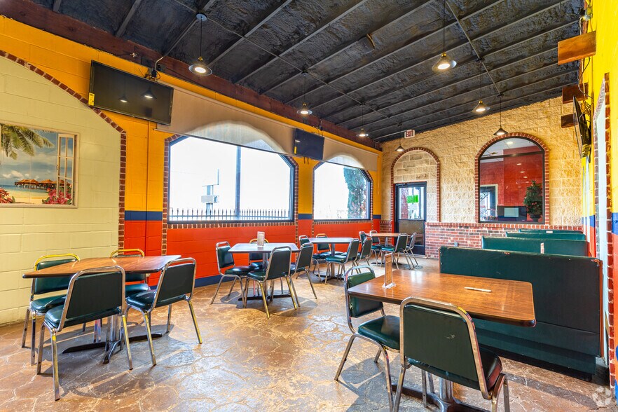 More Photos Of 515 W Royall Blvd, Malakoff Restaurant For Sale