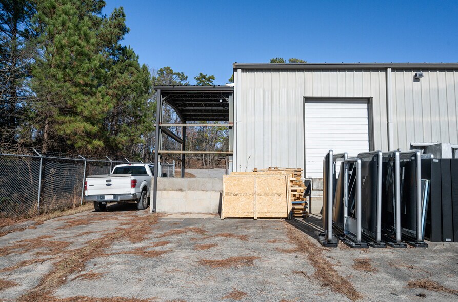 More Photos Of 2907 W Pettigrew St, Durham Warehouse For Lease