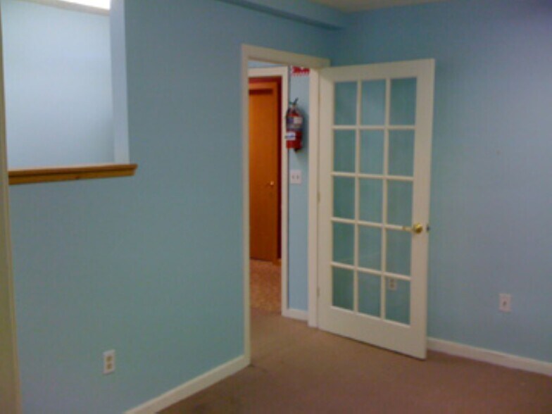 More Photos Of 464 Ocean Ave, New London Office For Sale