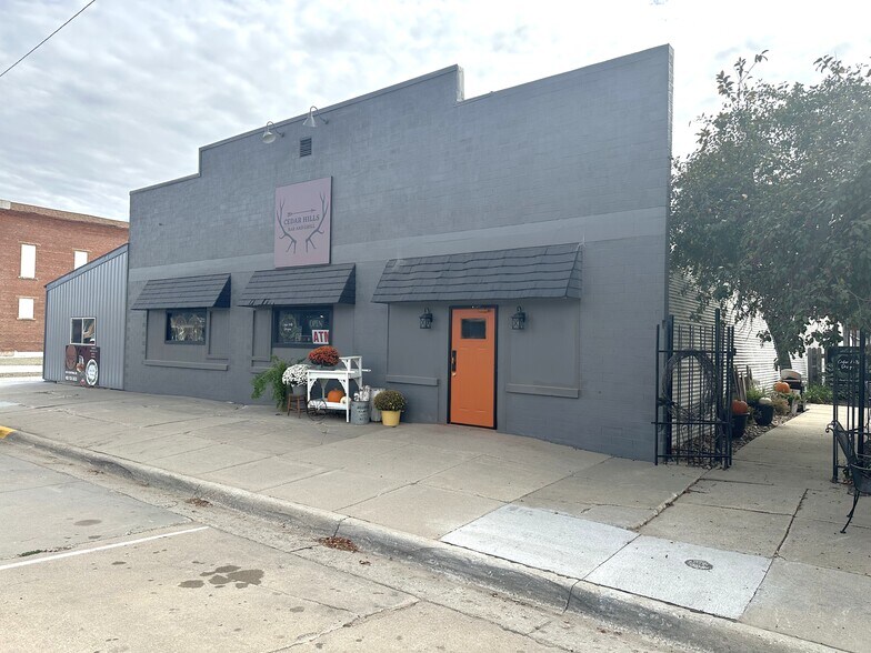 Primary Photo Of 102 W 3rd St, Ponca Restaurant For Sale