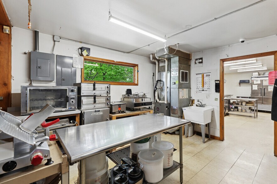 More Photos Of 309 Trail St, La Valle Restaurant For Sale