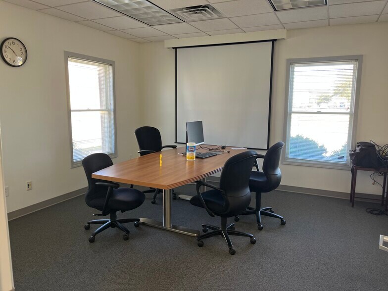 More Photos Of 14 Currency Dr, Bloomington Office For Sale
