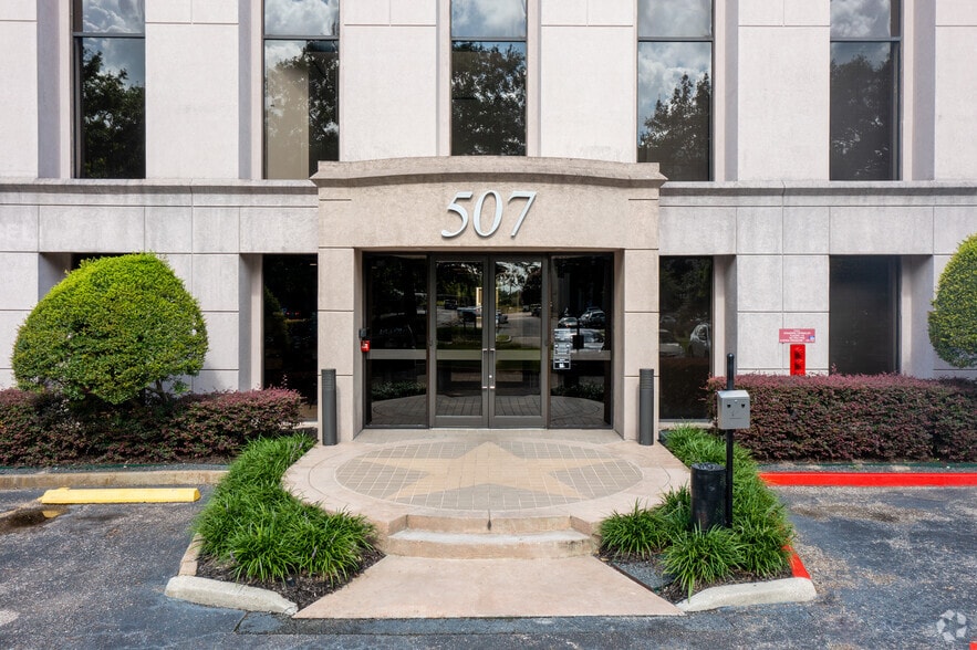 More Photos Of 507 N Sam Houston Pky E, Houston Office For Lease