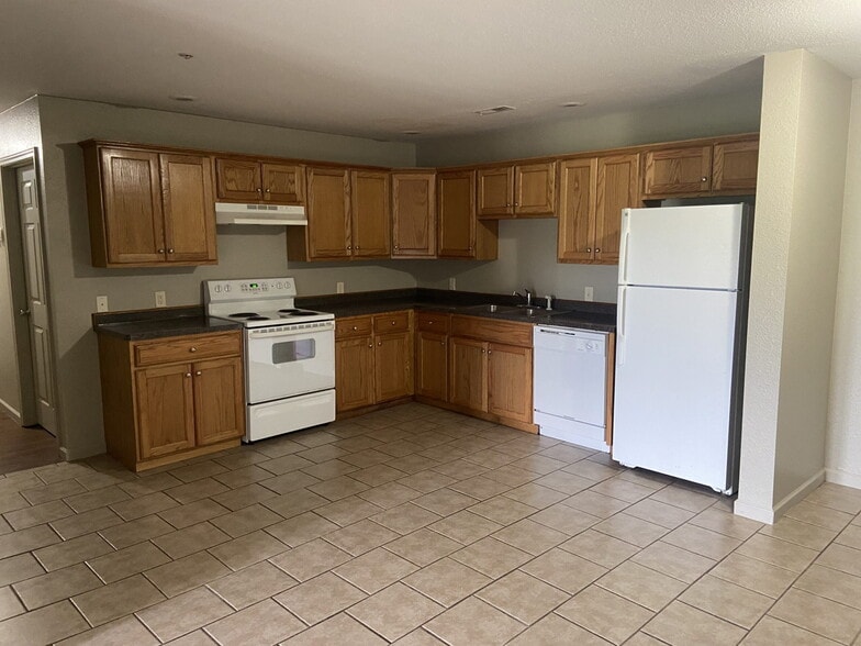 More Photos Of 1325 S Lillian Ave, Bolivar Apartments For Sale