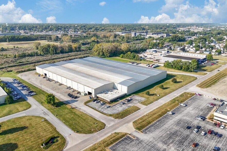 More Photos Of 2930 Morton Dr, East Moline Warehouse For Lease