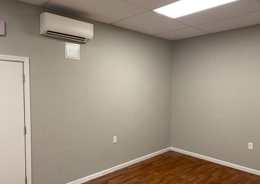 More Photos Of 2712 Sparrows Point Rd, Baltimore Light Manufacturing For Sale