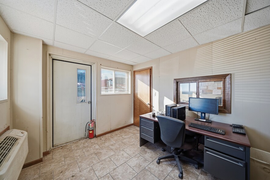 More Photos Of 1214 County Rd, Geneva Service For Sale