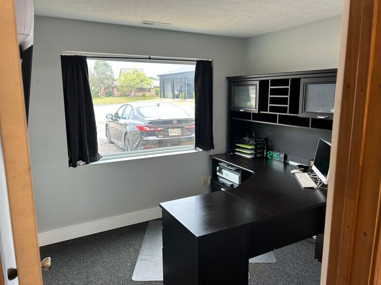 More Photos Of 463 Etheridge Blvd S, Canal Fulton Service For Lease