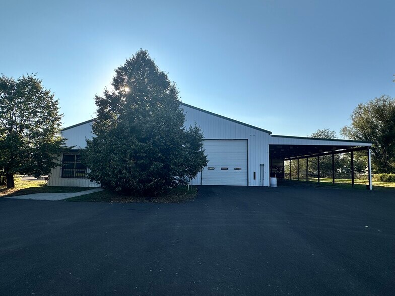 More Photos Of 9026 Kautzman Rd, Billings Warehouse For Lease
