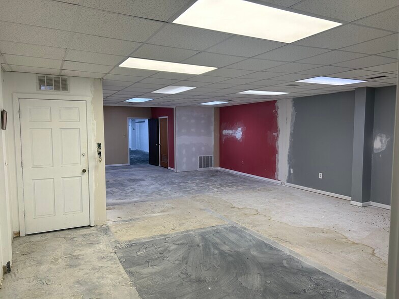 More Photos Of 814 E Broadway, Columbia Storefront Retail Office For Lease