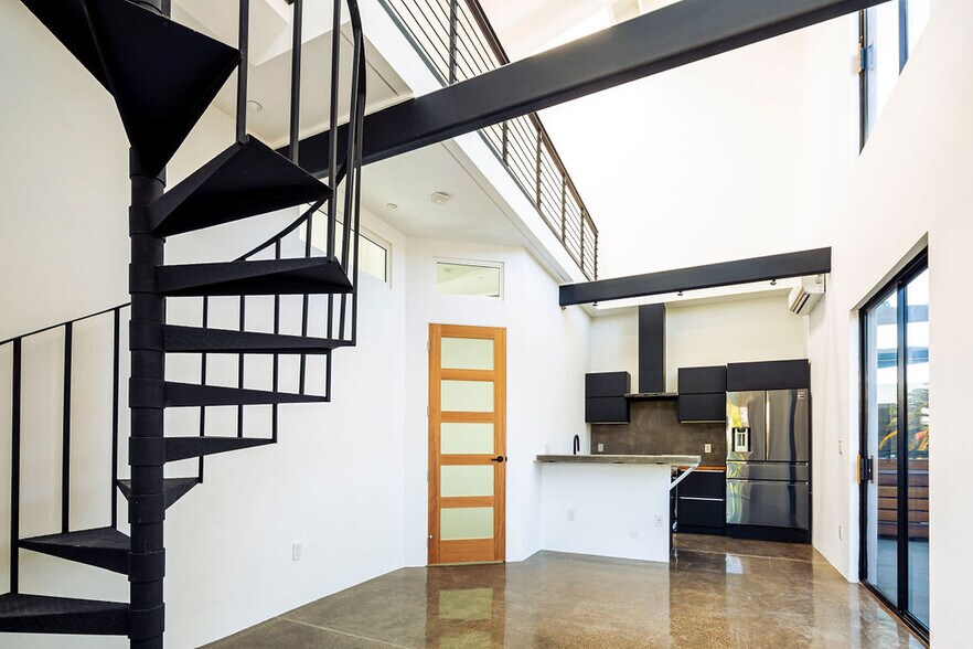 More Photos Of 1447 11th St, Santa Monica Office Residential For Lease