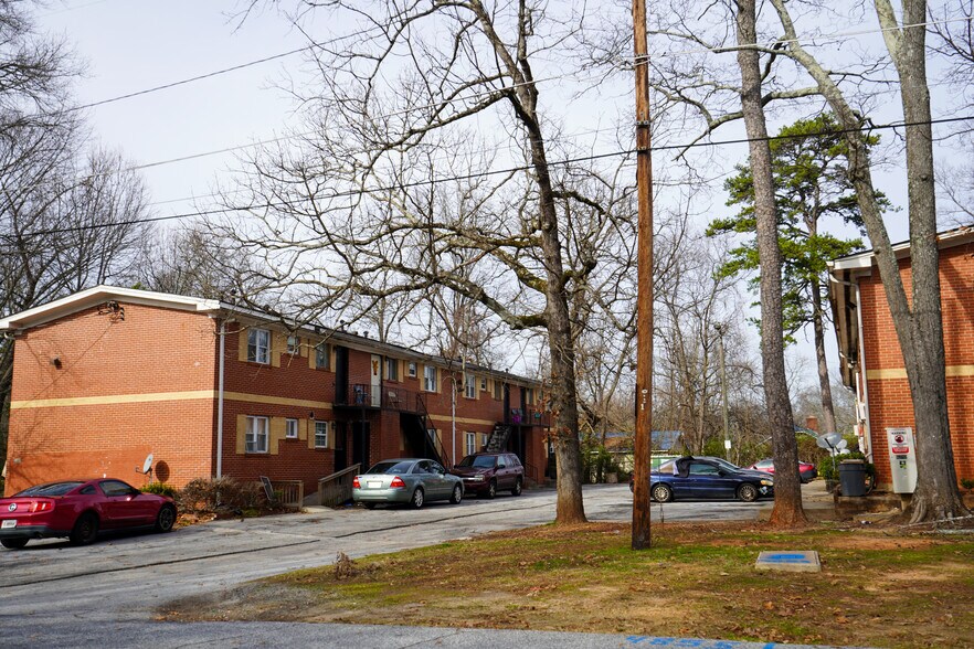 Primary Photo Of 4855 College St, Forest Park Apartments For Sale