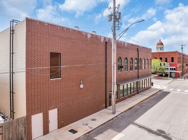 More Photos Of 127 W Main St, Ardmore Office For Sale