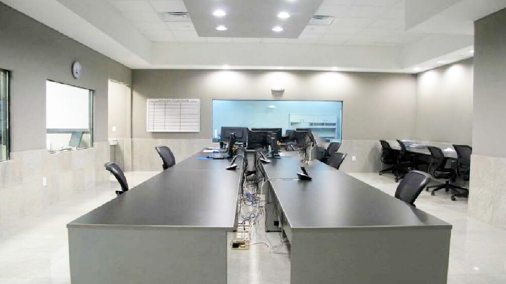 More Photos Of 450 Zerega Ave, Bronx Showroom For Lease