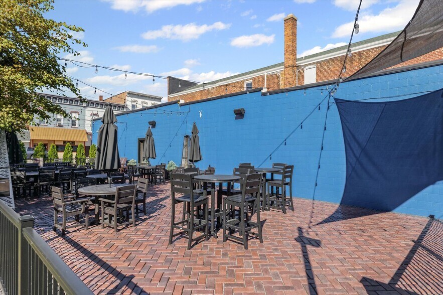 More Photos Of 125 S Market St, Paxton Specialty For Sale