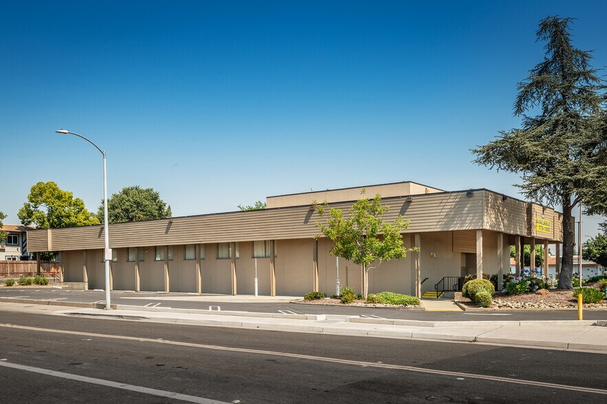 More Photos Of 6705 Fair Oaks Blvd, Carmichael Bank For Lease