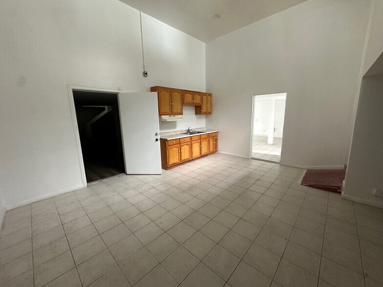 More Photos Of 760 S Boyle Ave, Los Angeles Storefront For Sale