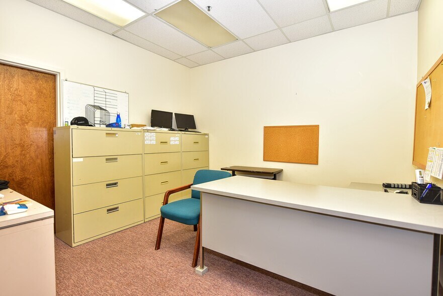 More Photos Of 230 West Parkway, Pompton Plains Flex For Sale