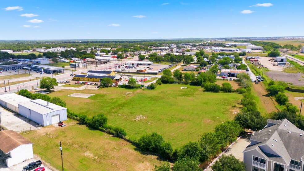 More Photos Of 3105 Houston Hwy, Victoria Land For Sale