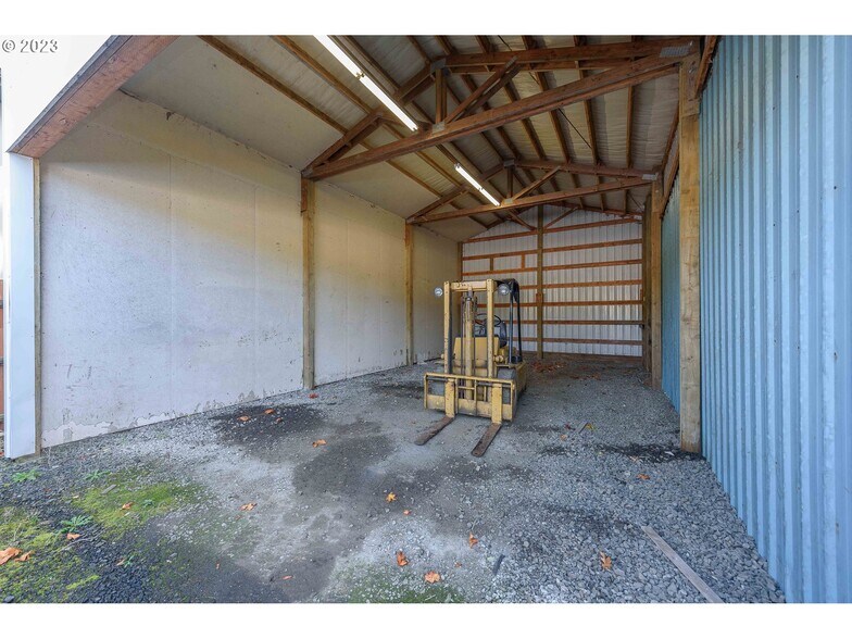 More Photos Of 1515 Newmark Ave, Coos Bay Auto Dealership For Sale