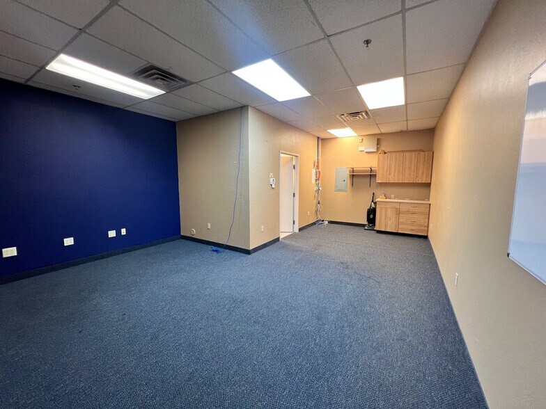 More Photos Of 8263 W Thunderbird Rd, Peoria Office For Lease