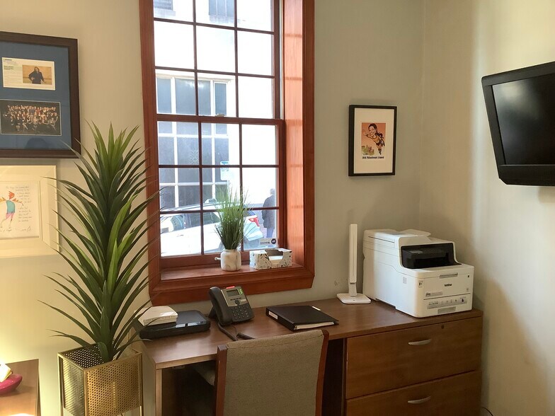 More Photos Of 12 E Pleasant St, Baltimore Office For Sale