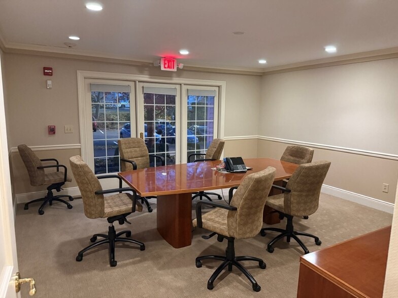 More Photos Of 158 Deer Hill Ave, Danbury Office For Sale