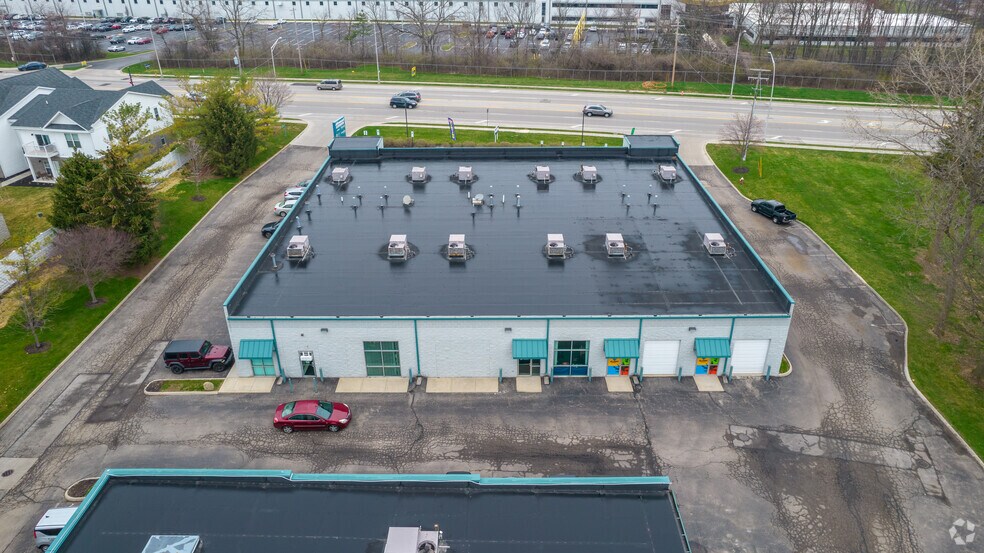 More Photos Of 2446 Advanced Business Center Dr, Columbus Showroom For Lease