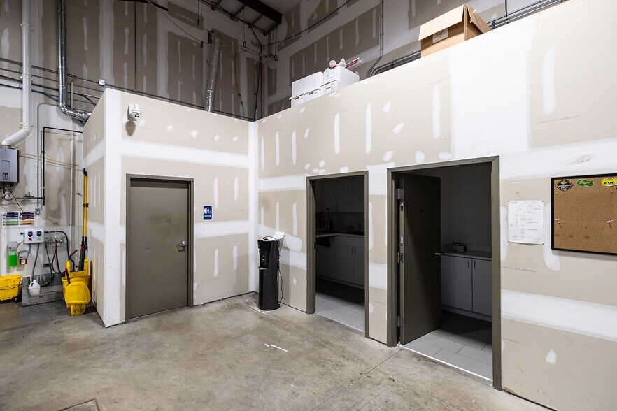 More Photos Of 110 Greenfield St, Wilmington General Retail For Sale