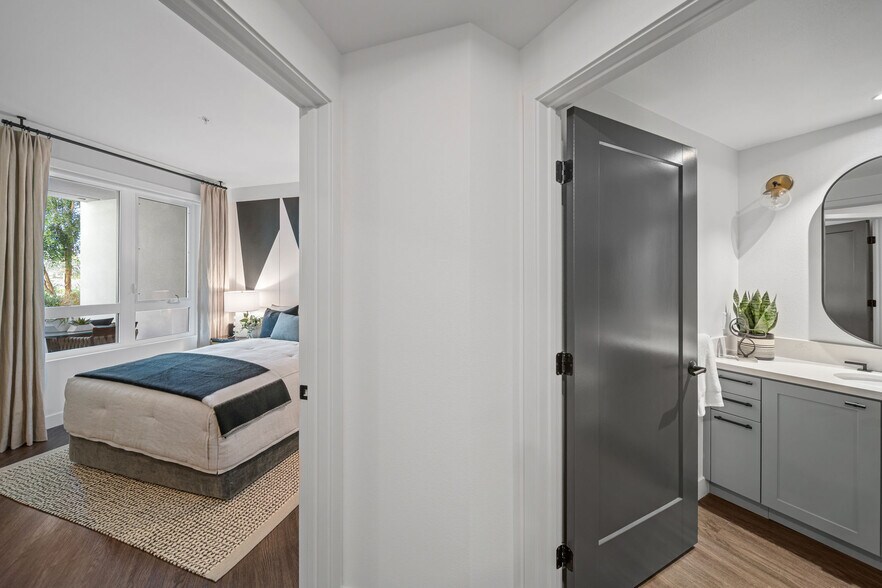 More Photos Of 585 Anton Blvd, Costa Mesa Apartments For Lease