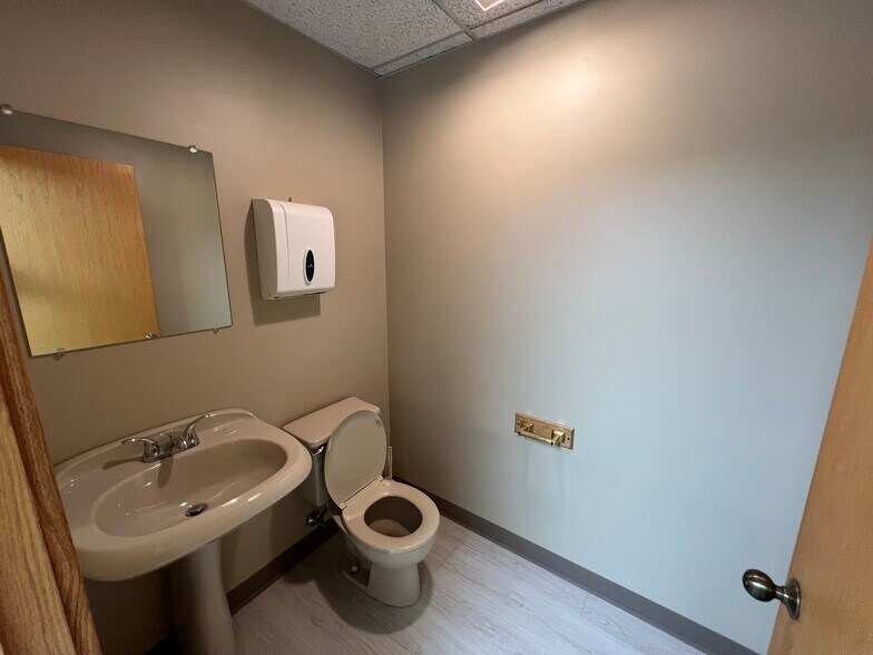 More Photos Of 155 Mount Pleasant Rd, West Newton Medical For Lease