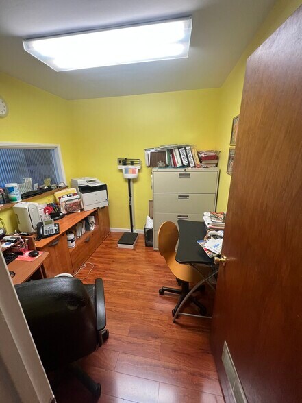 More Photos Of 7121 W Manchester Ave, Los Angeles Medical For Lease