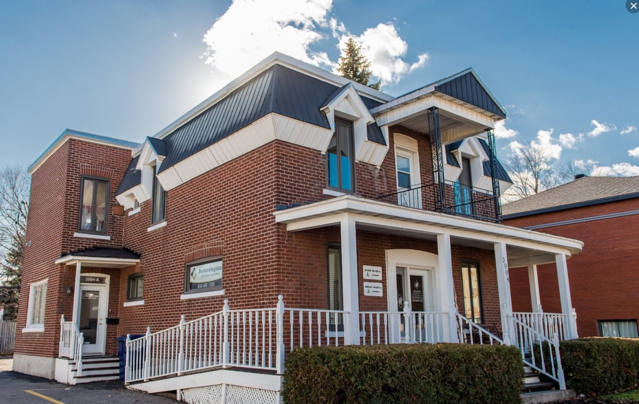 More Photos Of 3994 Boul Saint-Martin O, Laval Storefront Retail Residential For Sale