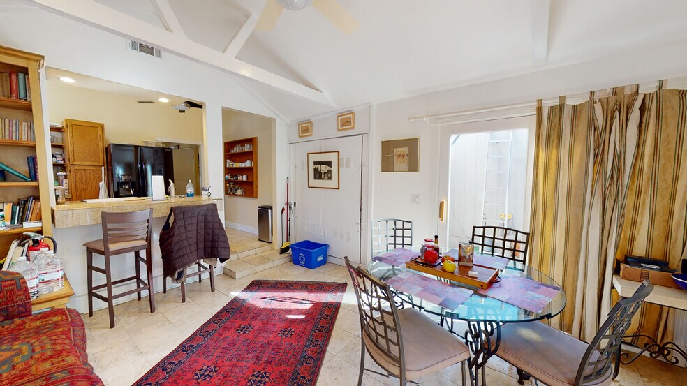 More Photos Of 1607 E 7th St, Austin Office For Sale