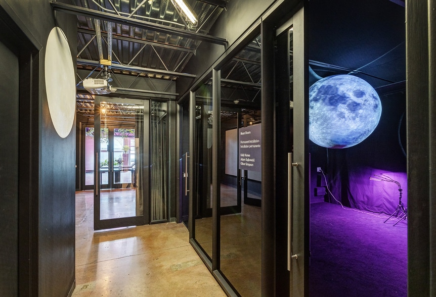 More Photos Of 7049 Rue Saint-Urbain, Montréal Showroom For Sale