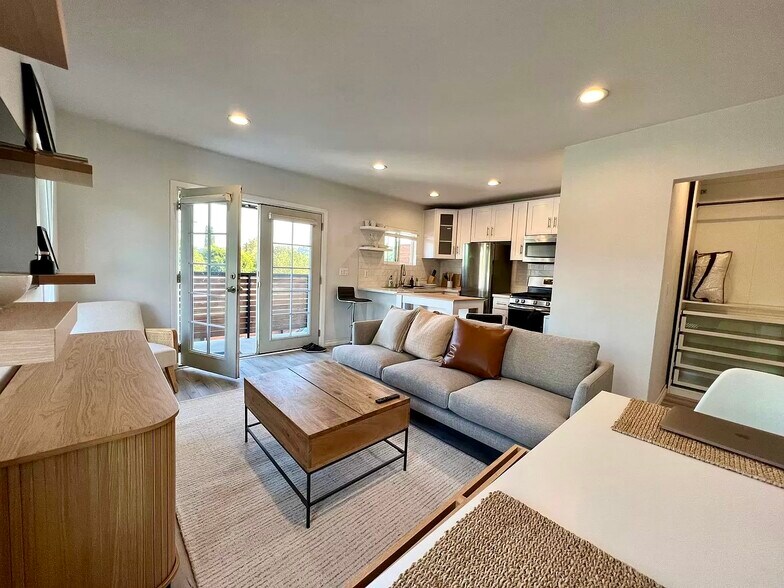 More Photos Of 3121 Silver Lake Blvd, Los Angeles Apartments For Sale