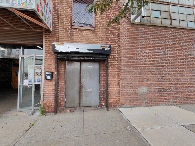 More Photos Of 1169 Oak Point Ave, Bronx Warehouse For Lease