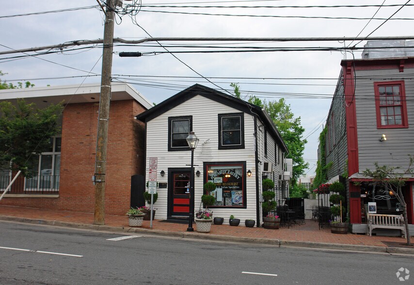 More Photos Of 10416 Main St, Fairfax Restaurant For Lease