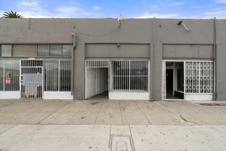 More Photos Of 10523 Long Beach Blvd, South Gate Storefront For Sale