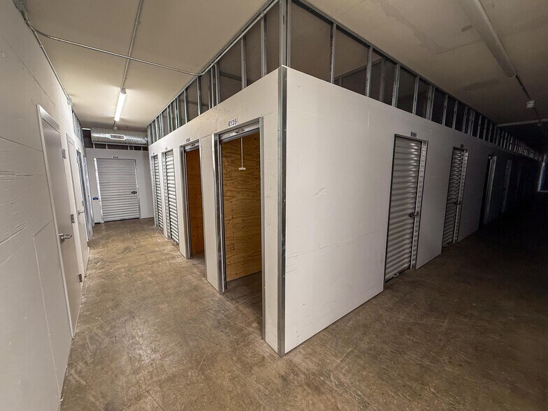 More Photos Of 3714 4th St NW, Austin Warehouse For Lease