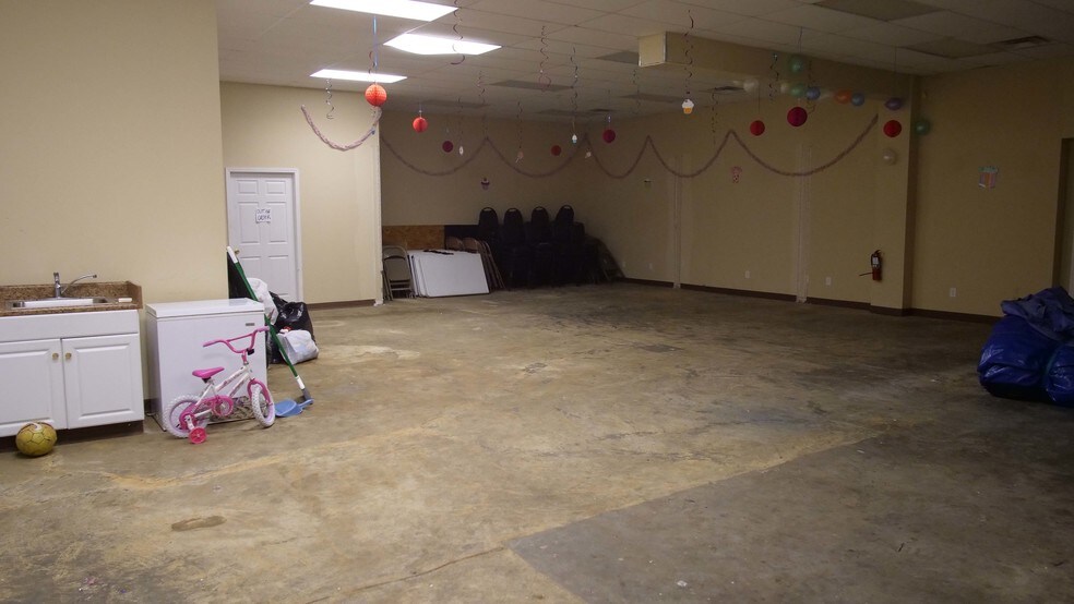 More Photos Of 109 Highway 52 E, Portland Convenience Store For Lease