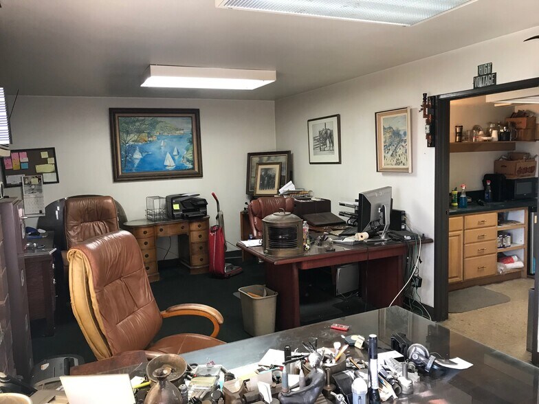 More Photos Of 1705-1711 E Mauretania St, Wilmington Warehouse For Sale