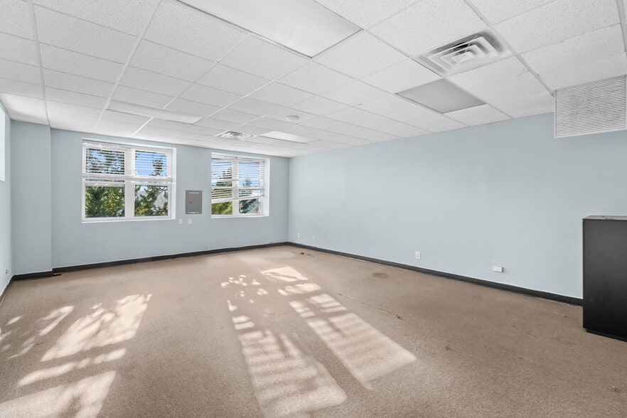 More Photos Of 451-457 Sunrise Hwy, Lynbrook Storefront Retail Office For Lease