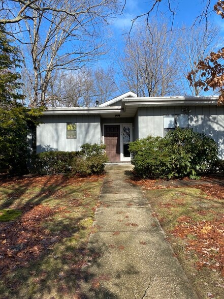 More Photos Of 134 Wedgewood Dr, Coram Office For Sale