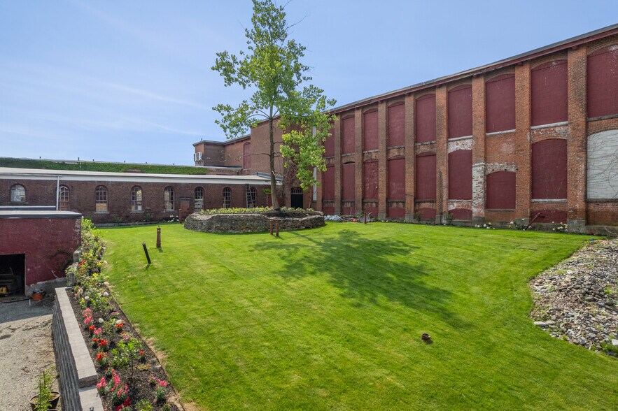 More Photos Of 56 Sterling St, Clinton Manufacturing For Lease