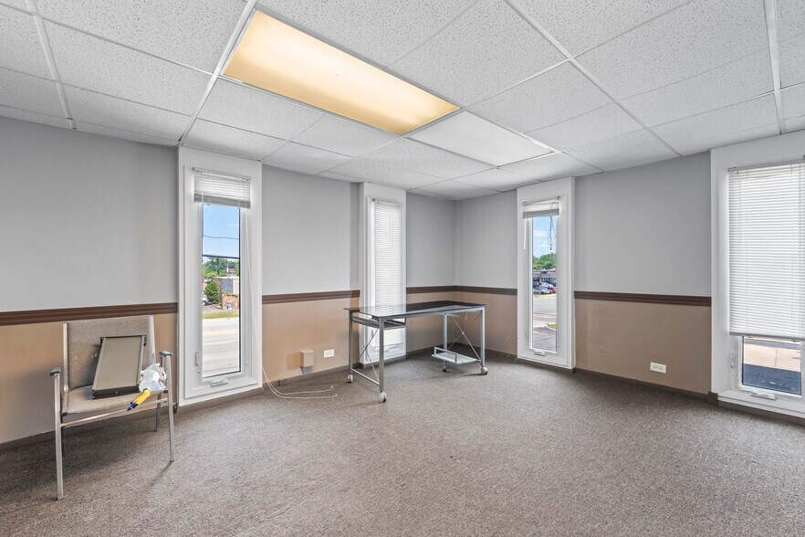 More Photos Of 7227 W 127th St, Palos Heights Office For Sale
